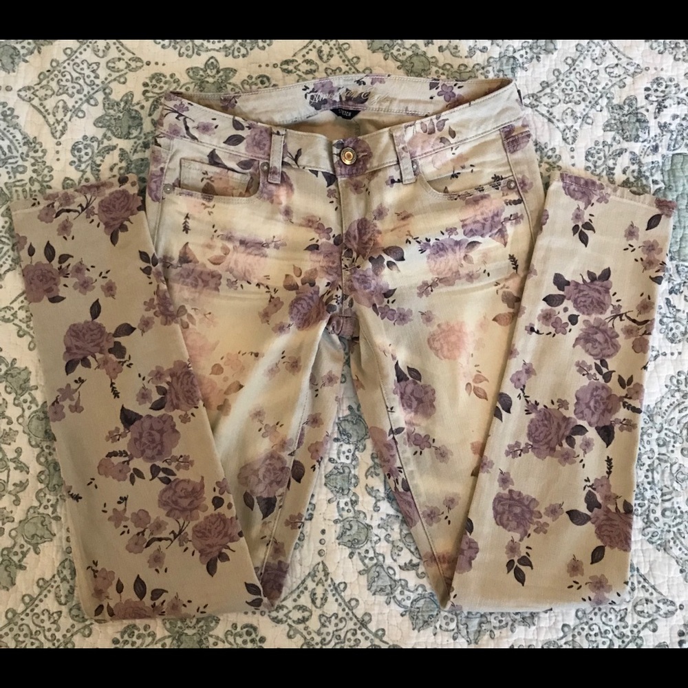 American Eagle Floral Skinny Jean